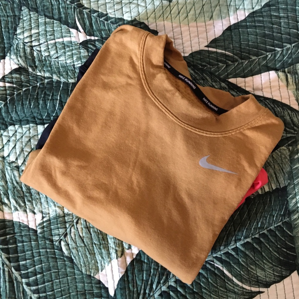 Nike running top